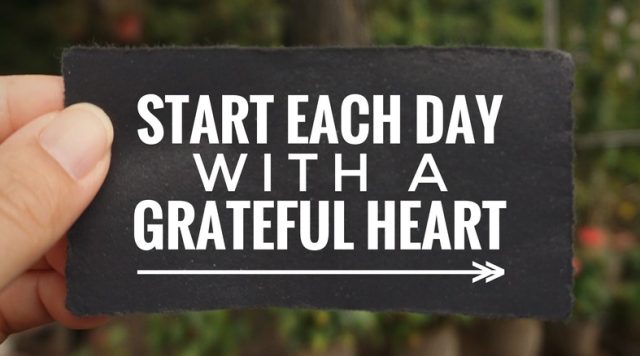A sign that says "start each day with a grateful heart"